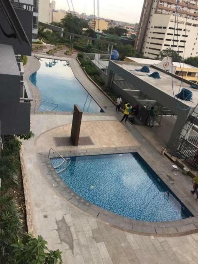 Cubao Manhattan Heights Unit 5A Tower C Quezon City Exterior photo
